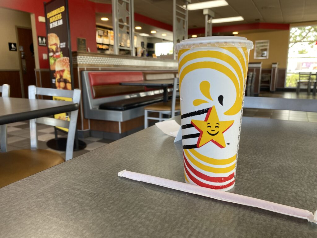 A Carl’s Jr medium soda and straw.